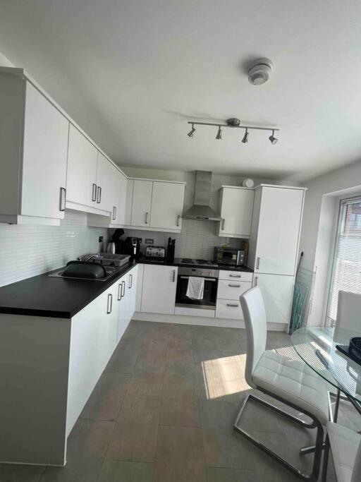 City Centre 2 Bed Apartment เชสเตอร์ ภายนอก รูปภาพ