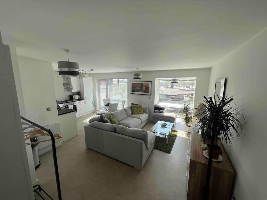 City Centre 2 Bed Apartment เชสเตอร์ ภายนอก รูปภาพ