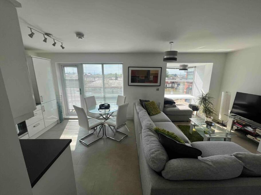 City Centre 2 Bed Apartment เชสเตอร์ ภายนอก รูปภาพ